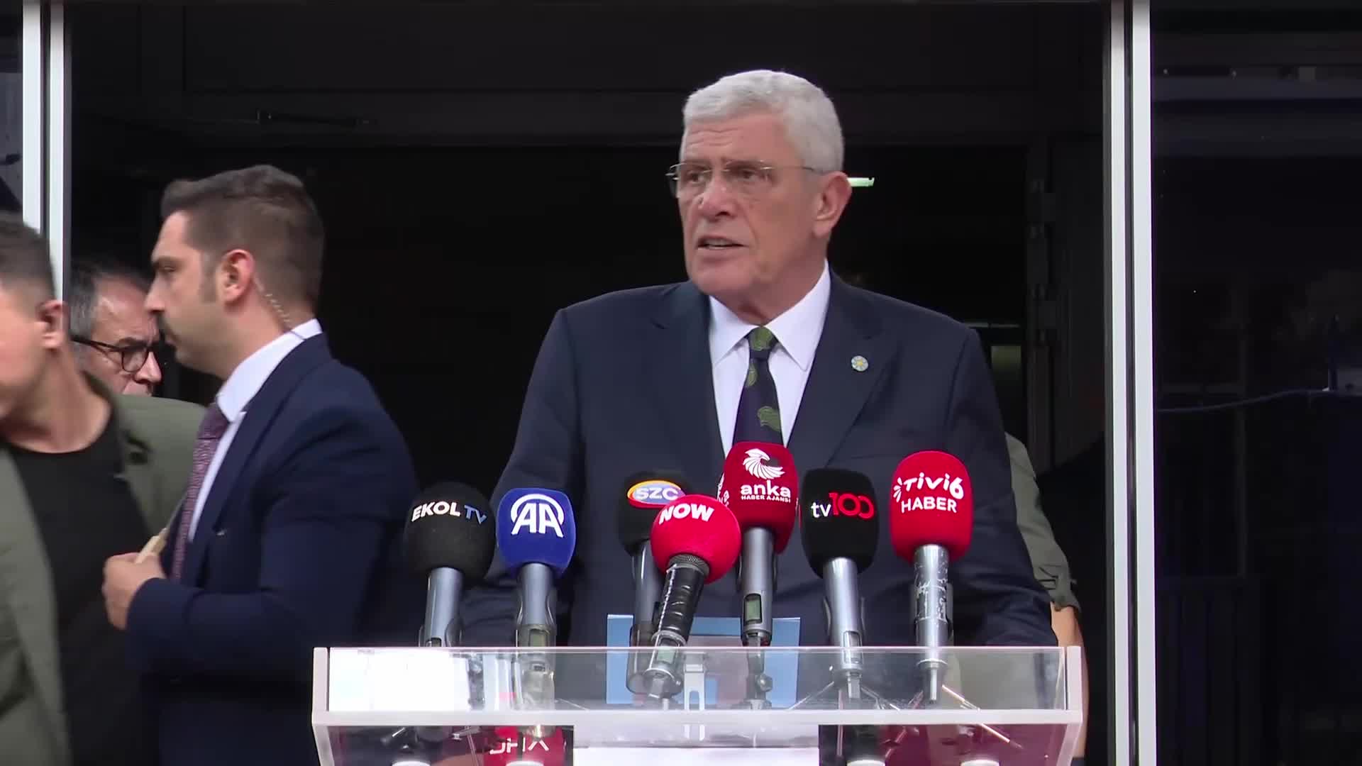 Müsavat Dervişoğlu: "Demokrasiye olan tecavüzü kaynağı kim olursa olsun şiddetle kınıyorum"