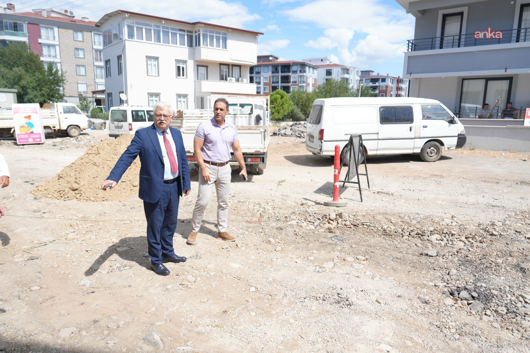 Burhaniye Belediye Başkanı Deveciler, Pazarbaşı Caddesi'nde incelemelerde bulundu