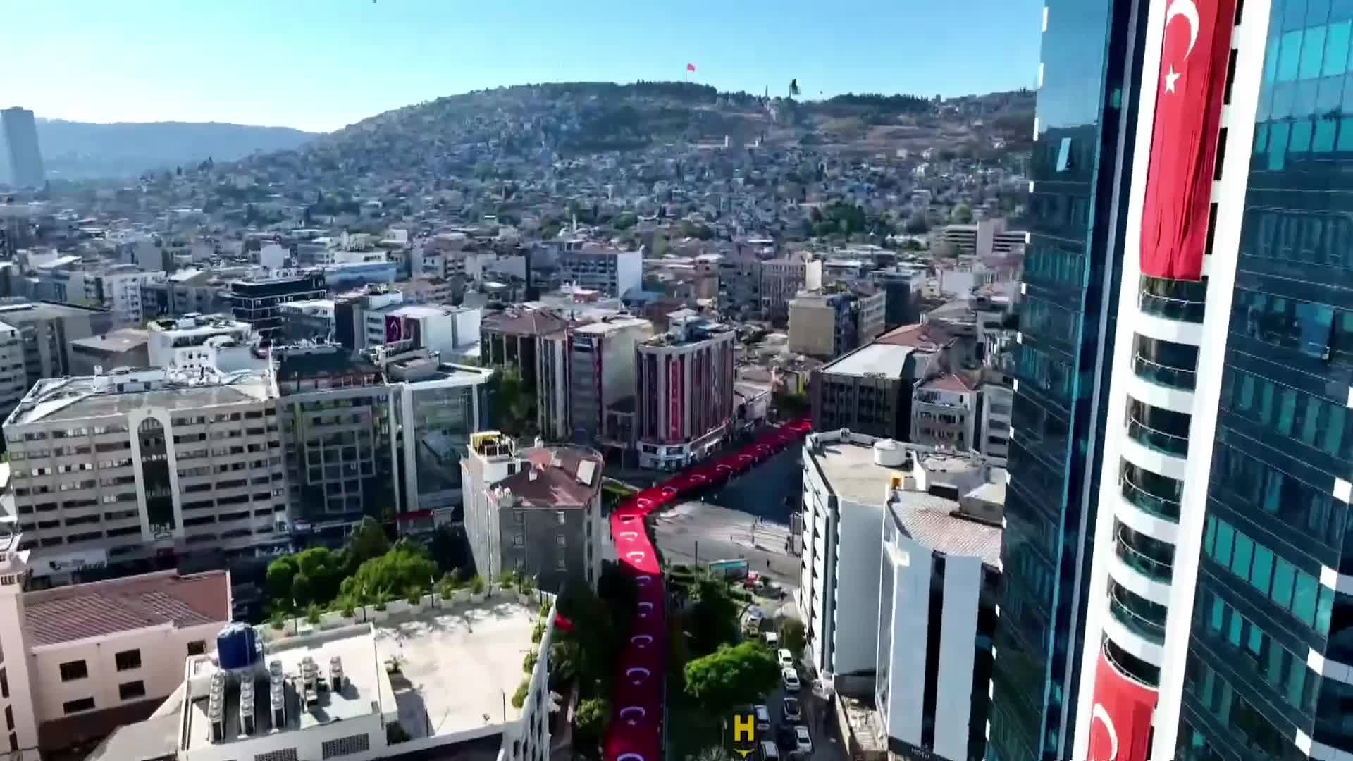 İzmir’in kurtuluşunun 103. yılı kutlamaları Zafer Yürüyüşü ile başladı