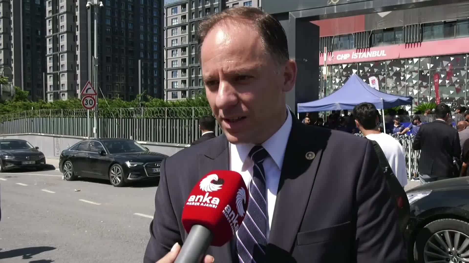 Eski CHP İstanbul İl Başkanlığı binasında polis ablukası.. CHP'li Yavuzyılmaz: "Kayyumun verdiği 30 kişilik bir liste olduğu söyleniyor"