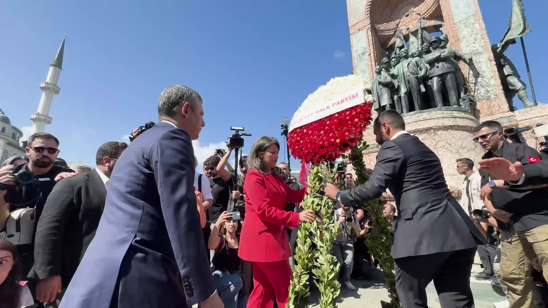 CHP 102 yaşında... Özgür Özel: “Saraya alet olup bu partiye zarar vermek isteyen kardeşim olsa affetmem”