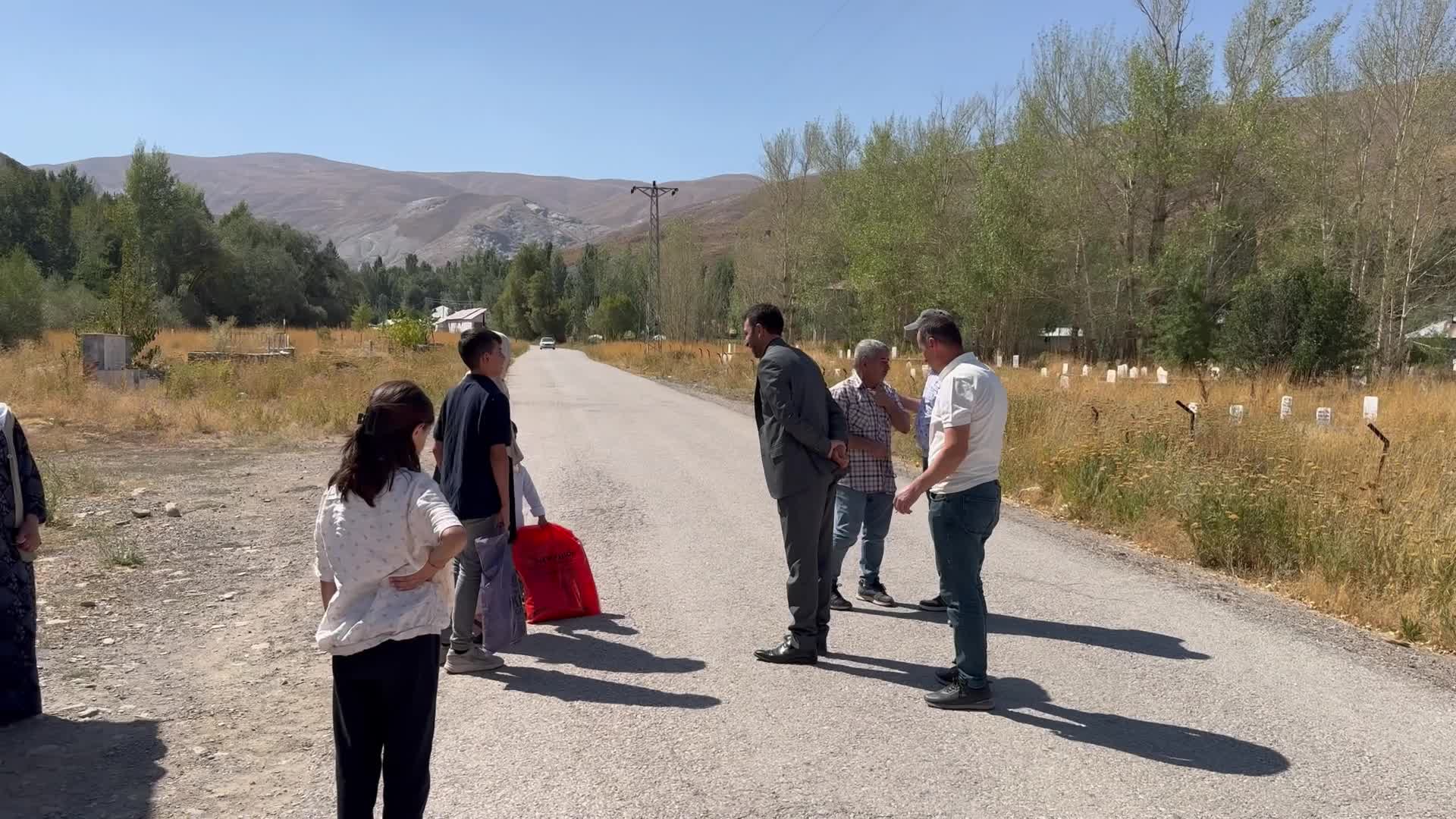 Hakkari’de servis ihalesindeki anlaşmazlık nedeniyle taşımalı eğitim kapsamındaki 88 köyde öğrenciler okullarına gidemiyor