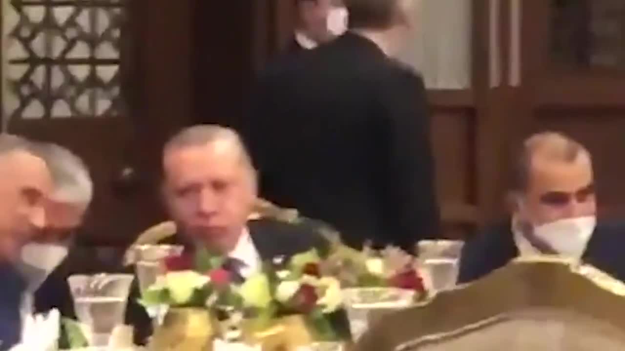 KILIÇDAROĞLU'NDAN 'AÇLIK EŞİTTİR RTE' VİDEOSU, "SARAYDAKİ TABLOYLA, TÜRKİYE’DEKİ GERÇEK ARASINDA 180 DERECE FARK VAR."