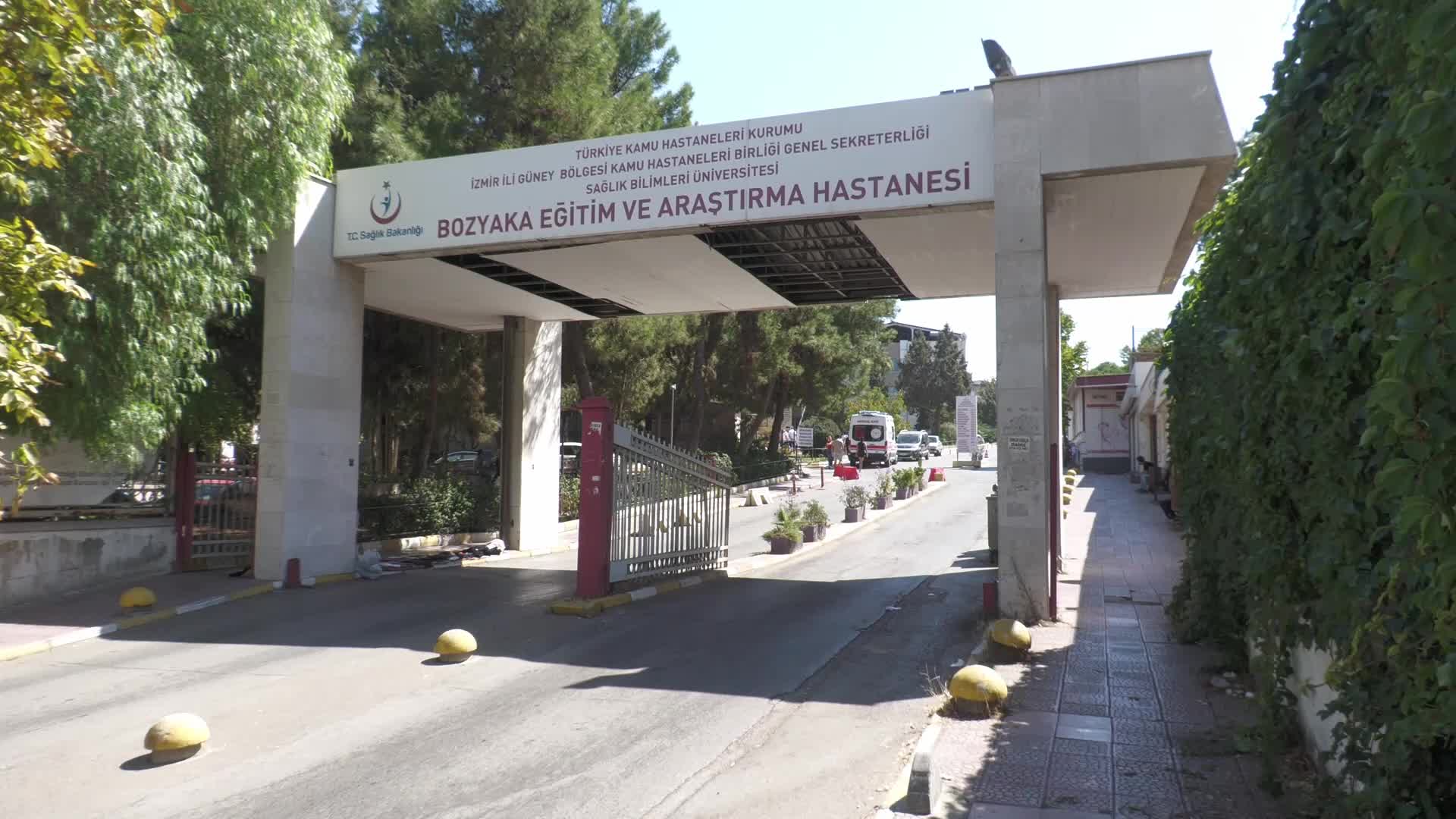 Bozyaka Eğitim Araştırma Hastanesi’nin kapatılmasına vatandaşlar ve sağlık emekçilerinden tepki