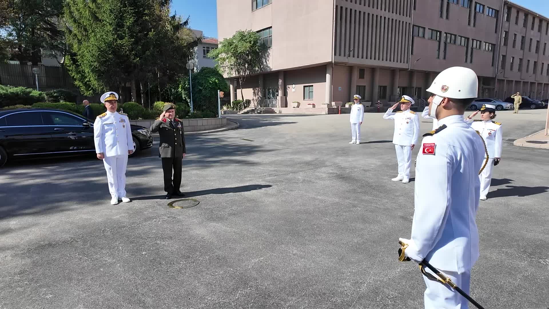 Genelkurmay Başkanı Orgeneral Bayraktaroğlu, Kuvvet Komutanları ile görüştü