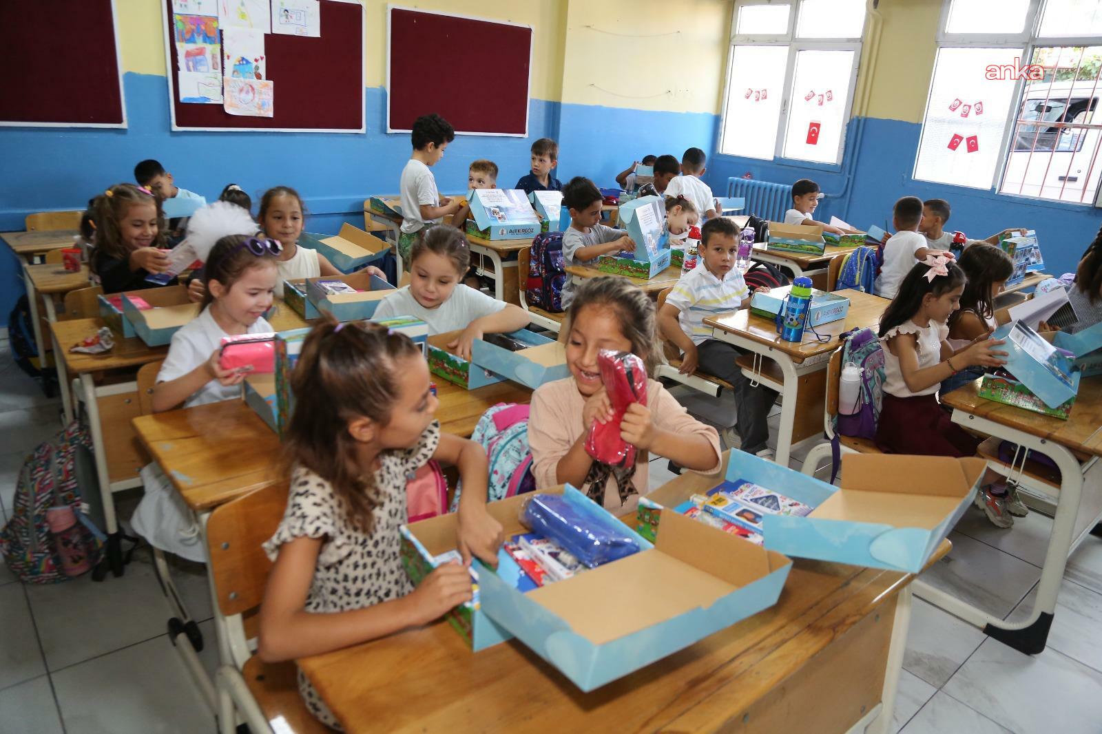 Dikili Belediyesi’nden öğrencilere eğitim seti desteği