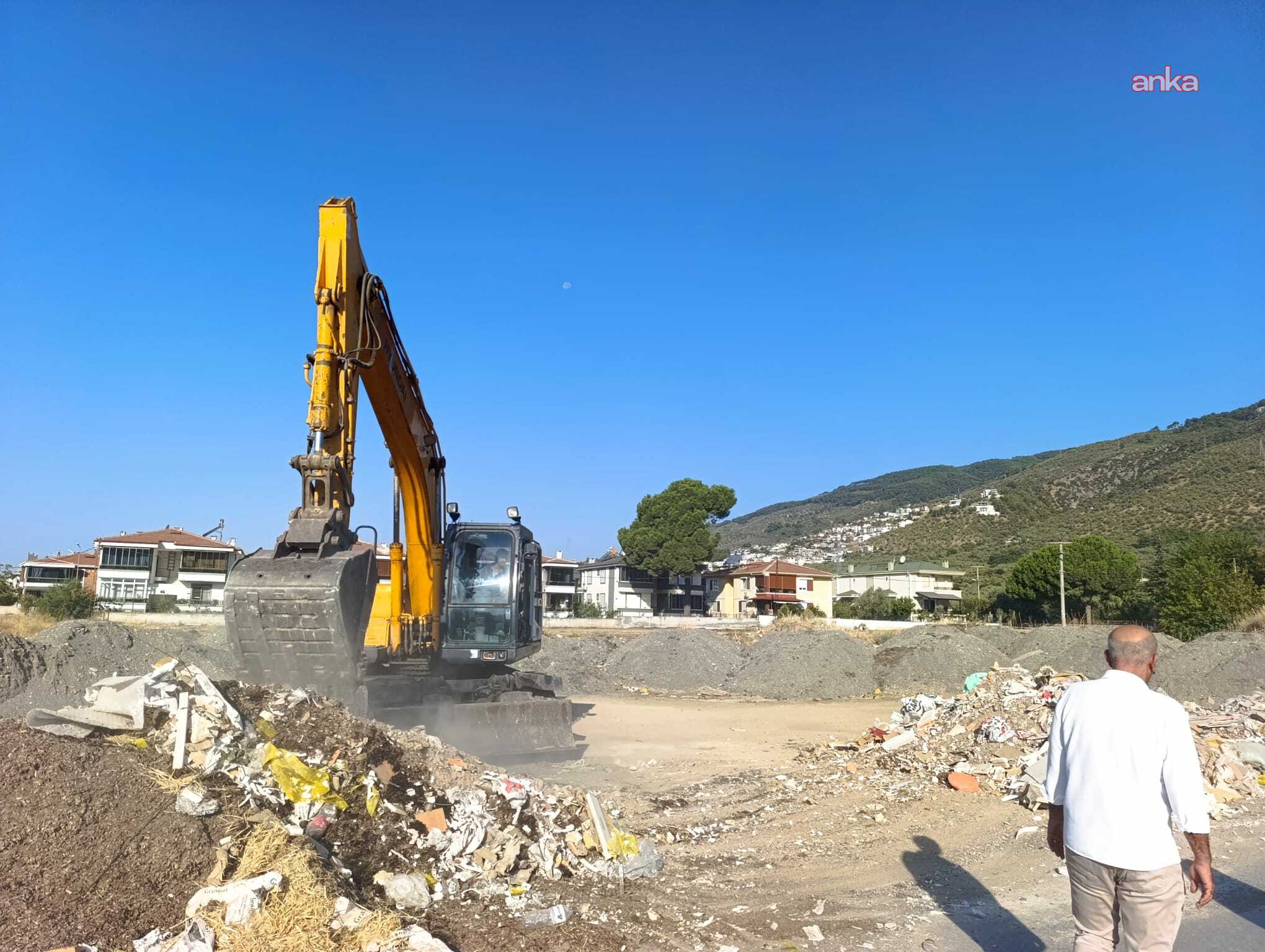 Edremit Belediyesi'nden Şahindere'de moloz temizliği