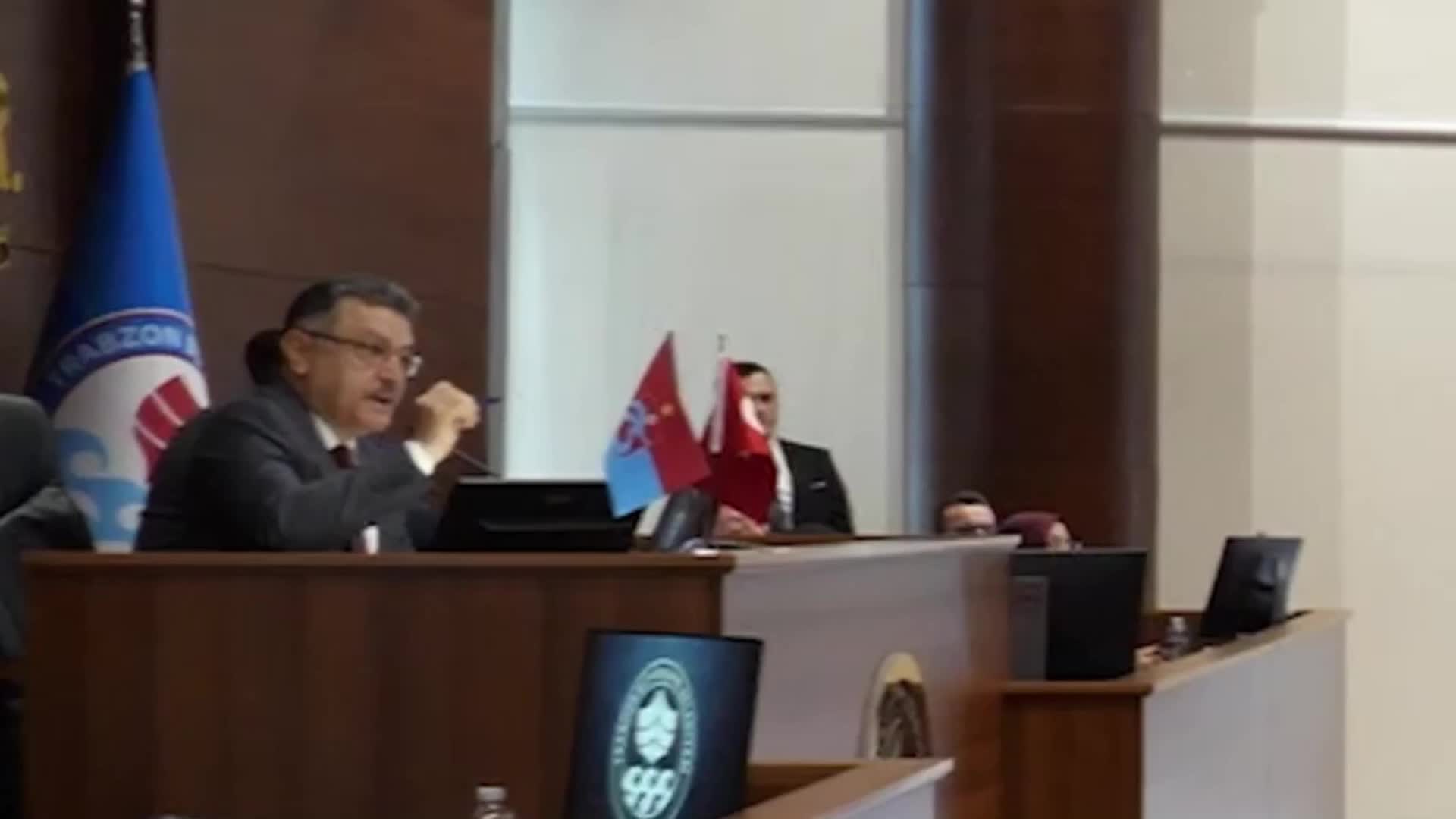 Trabzon'da içme suyunda kirlilik tartışması...Ortahisar Belediye Başkan Yardımcısı Zorlu: “Madem su zararlı değil, TİSKİ tonlarca suyu depolardan neden boşaltılıyor?”