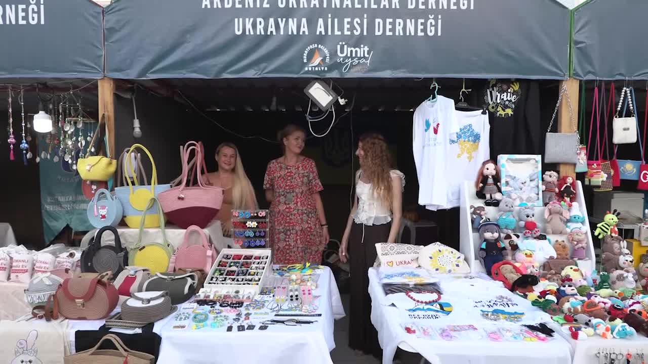 Yabancı komşulardan Muratpaşa’da renkli gece