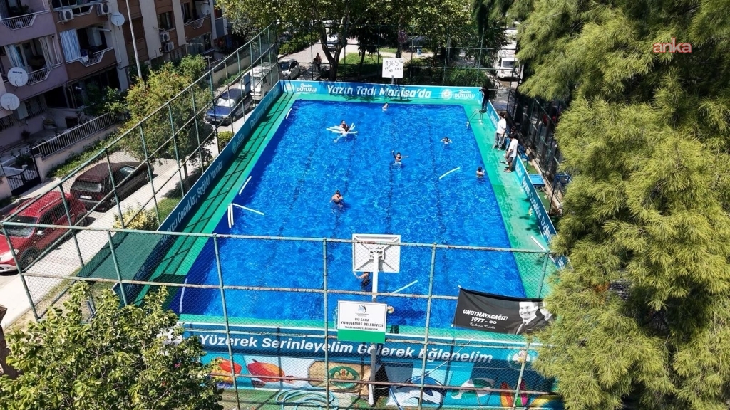 Manisa'da 6 binden fazla öğrenci yazı havuzlarda geçirdi