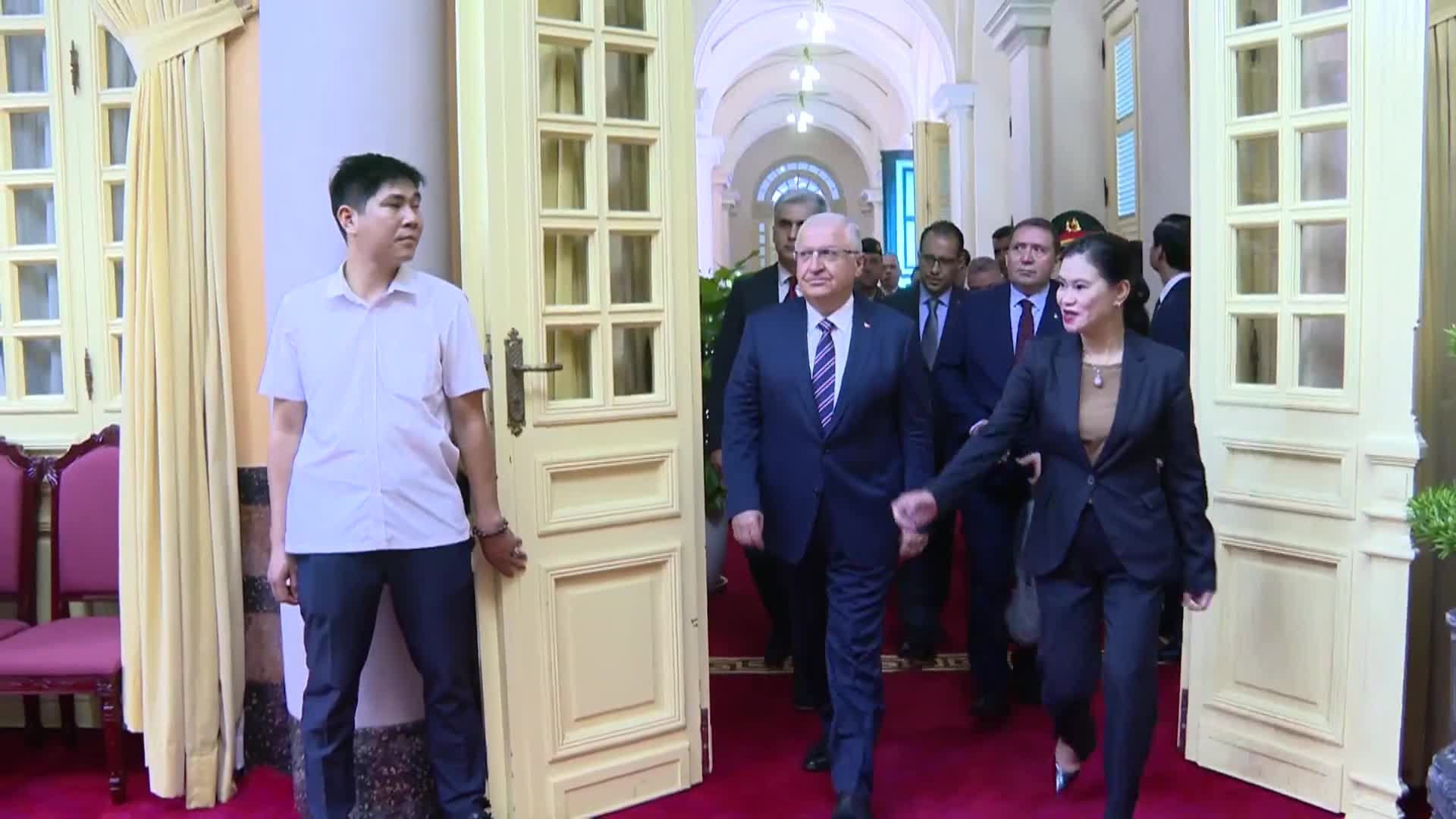 Bakan Güler, Vietnam Cumhurbaşkanı Cuong tarafından kabul edildi