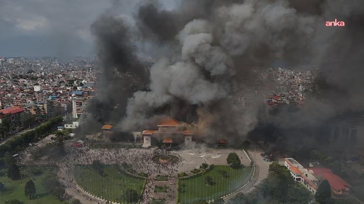 Nepal’de güç boşluğu: Ordu ile protestocular arasında geçici yönetim pazarlığı