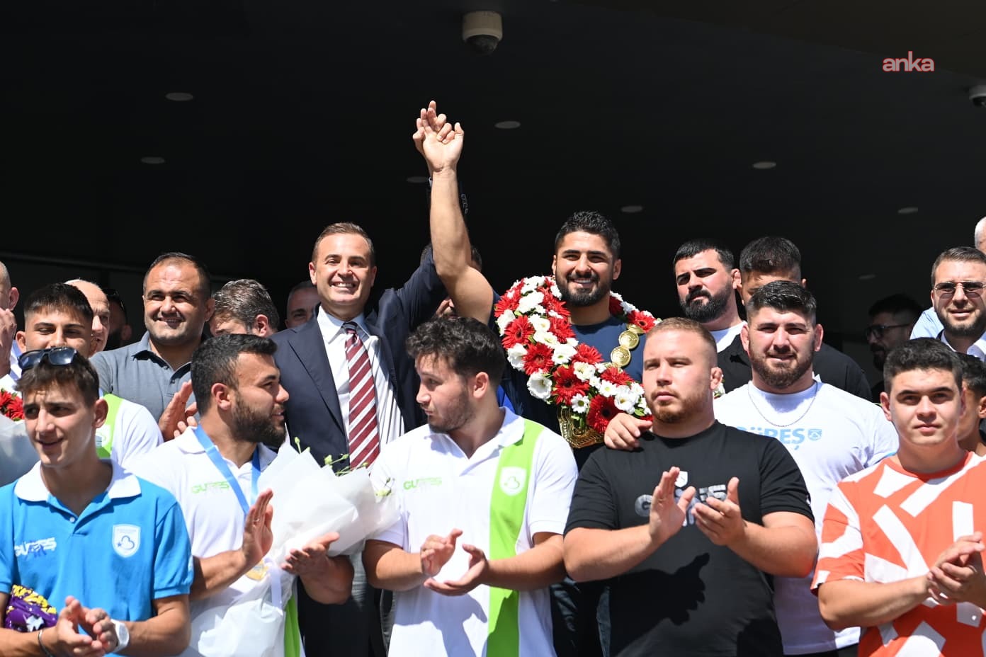 673. Tarihi Elmalı Yağlı Güreşleri Başpehlivanı Doğan'a, Balıkesir'de davullu zurnalı karşılama