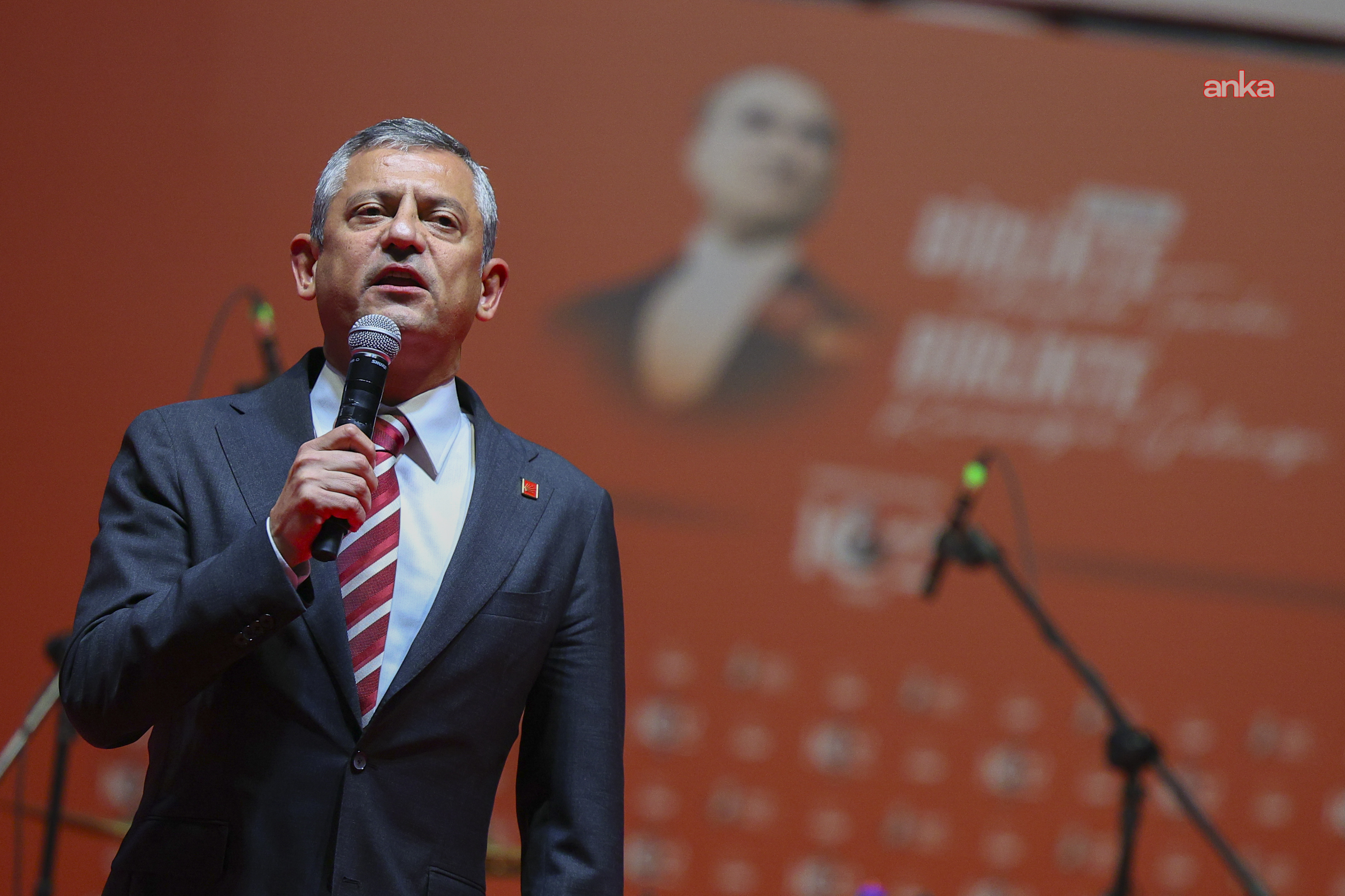 Özgür Özel'den Kılıçdaroğlu'na çağrı: CHP'nin kayyumlarla yönetilemeyeceğini açıklamalı