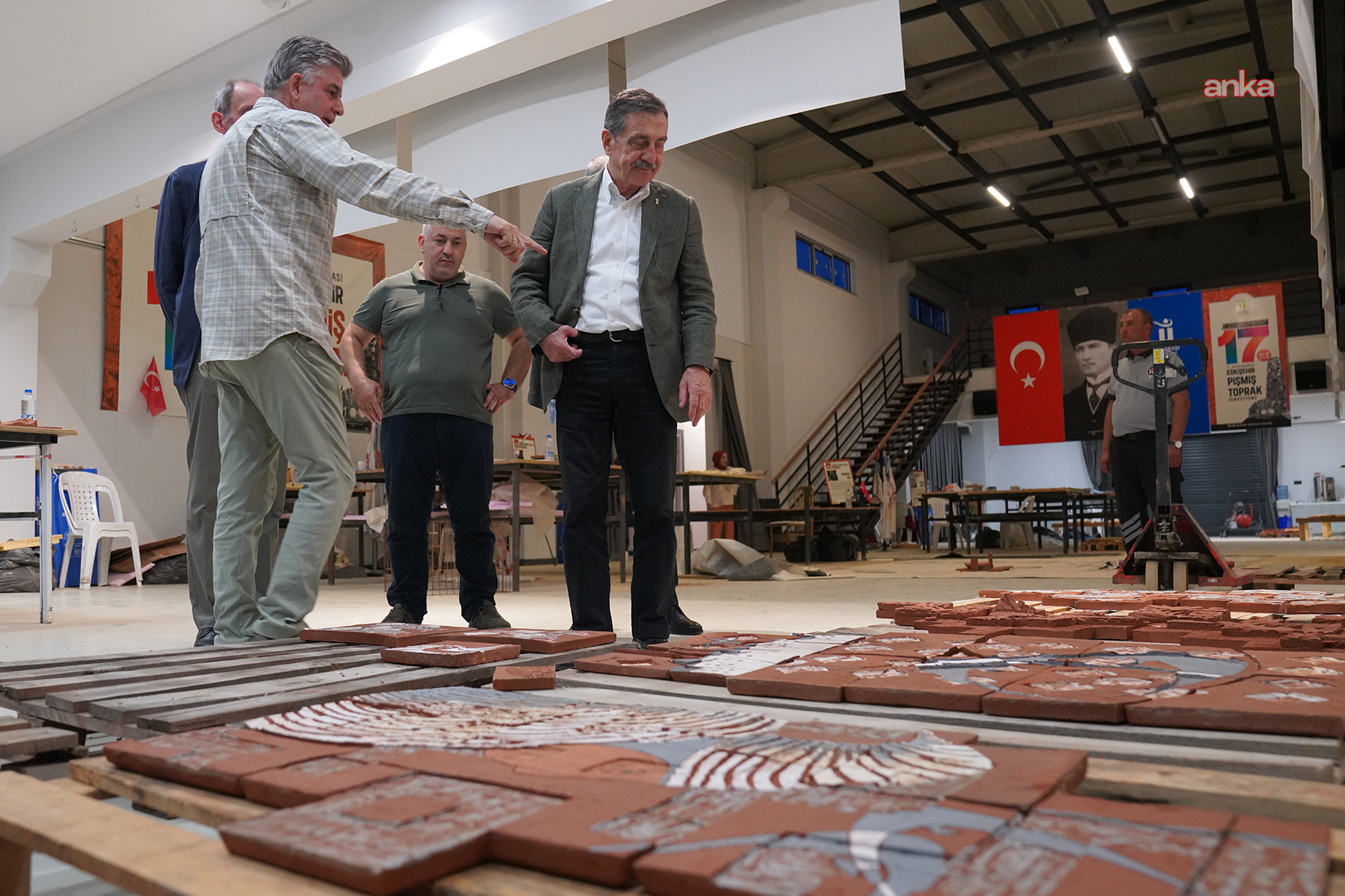 Tepebaşı Belediye Başkanı Ataç ve Özaydemir fırından çıkan eserleri inceledi