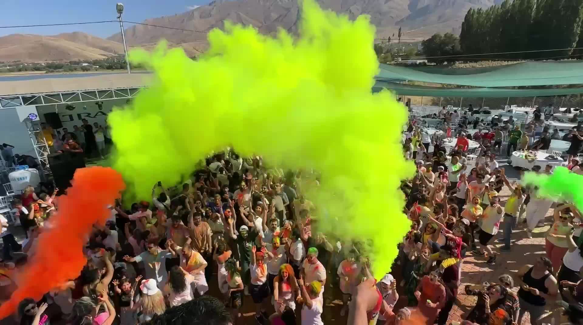 Van'da renkli festival: Yüzlerce turist katıldı