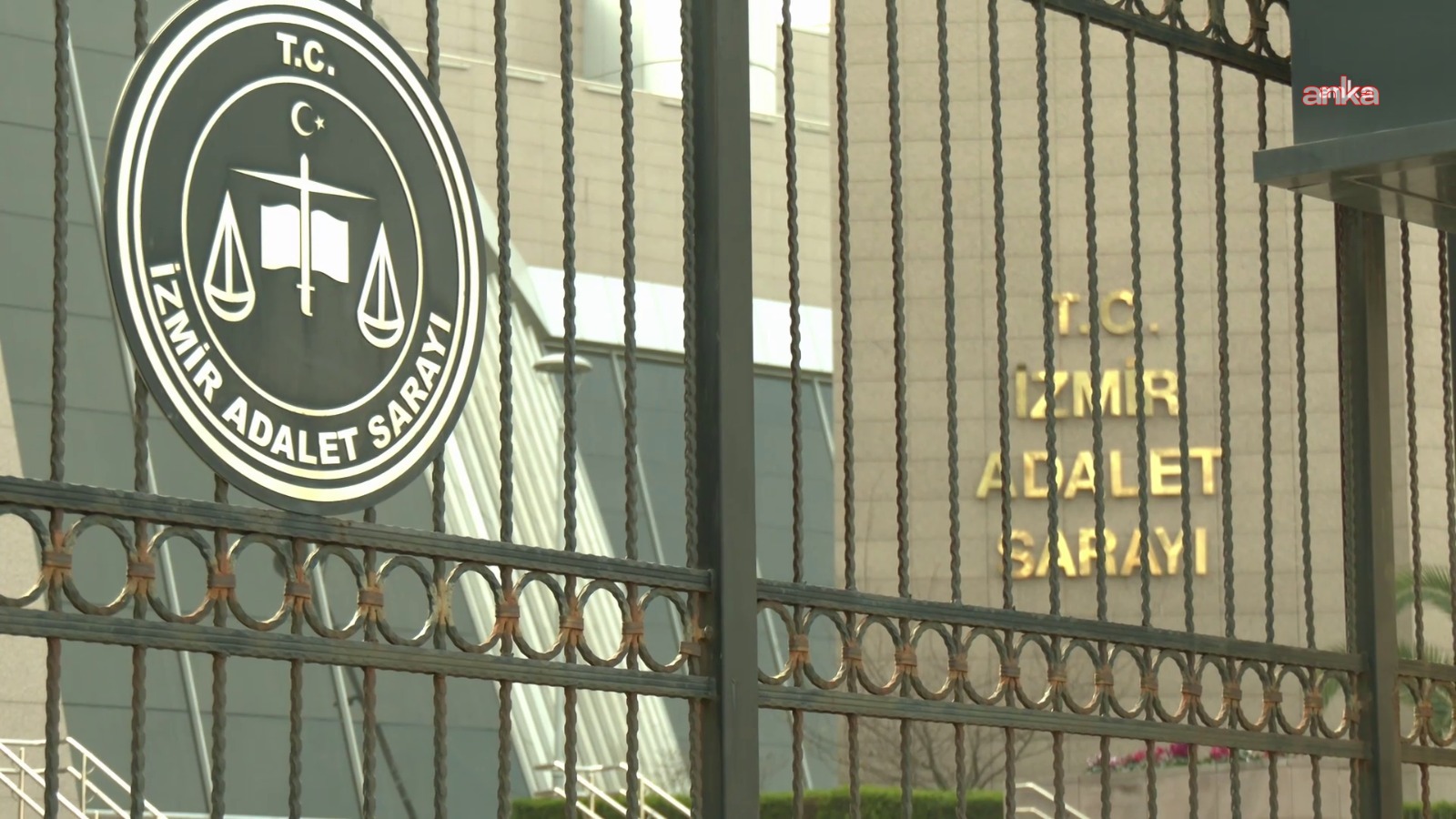 İzmir’de polis merkezi saldırısı soruşturmasında 10 kişi adliyeye sevk edildi