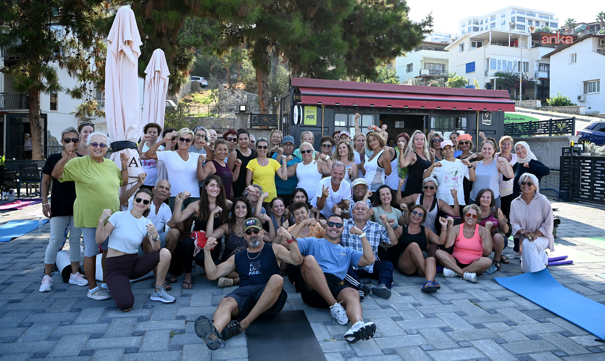 Kuşadası Belediyesi'nin ücretsiz pilates dersleri başladı