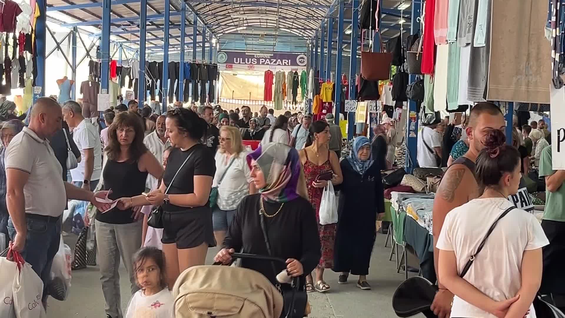Edirne’de Ulus Pazarı’nda Bulgar turist yoğunluğu esnafın yüzünü güldürdü