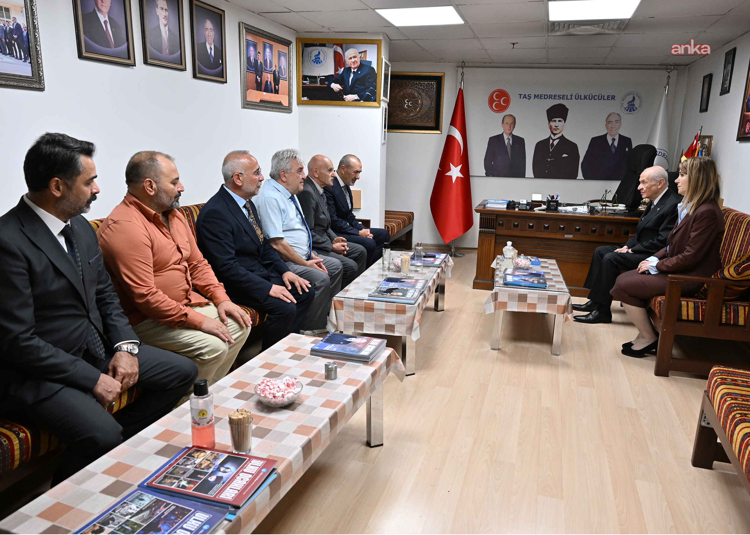 Devlet Bahçeli, Taş Medreseli Ülkücüleri ziyaret etti