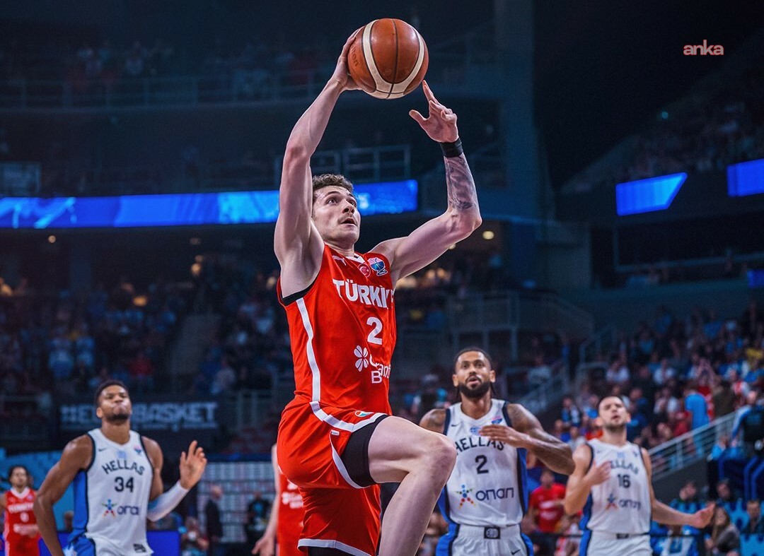 A Milli Erkek Basketbol Takımı, Yunanistan’ı 94-68 yenerek adını finale yazdırdı