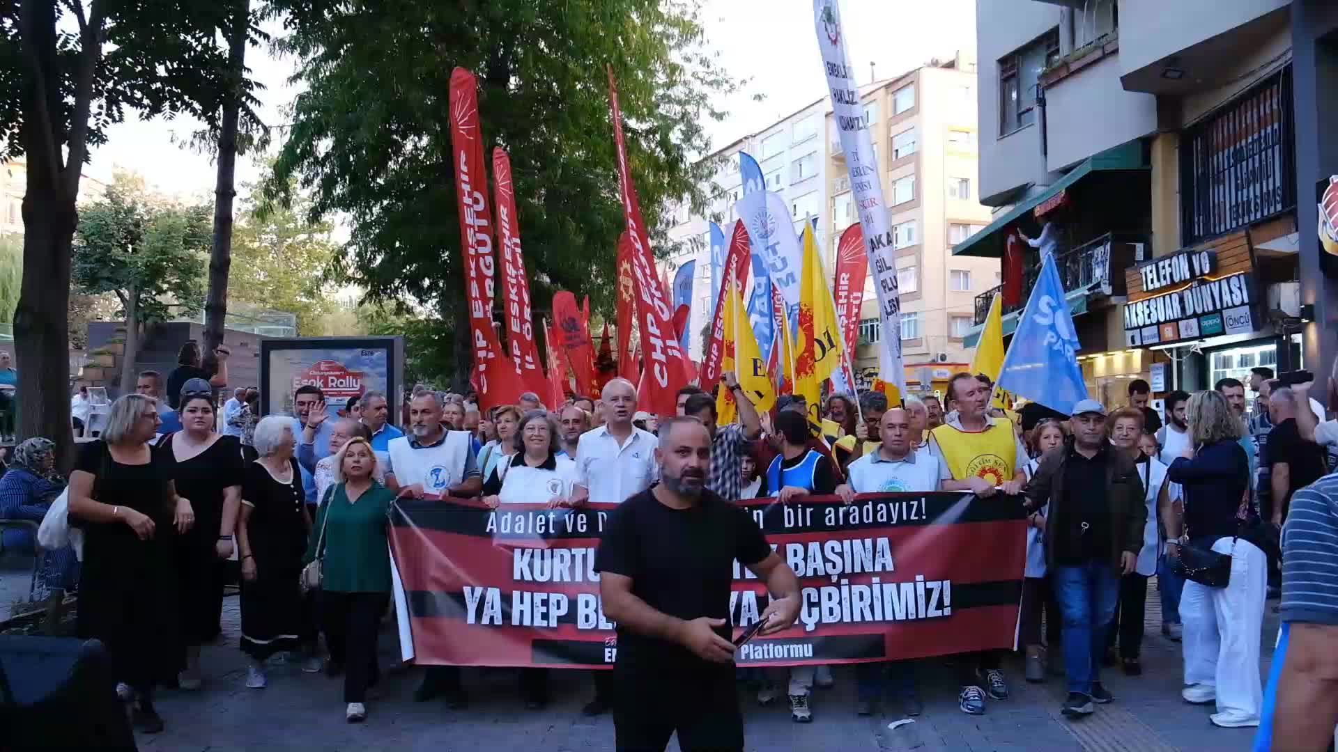Yüzlerce Eskişehirli 12 Eylül Darbesi’nin yıl dönümünde yürüdü