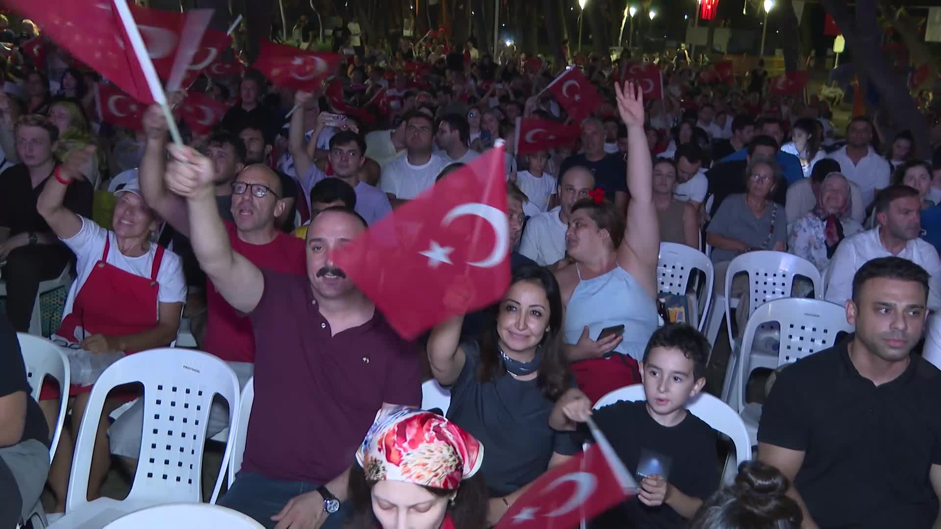Konyaaltı'nda EuroBasket 2025 yarı final heyecanı yaşandı