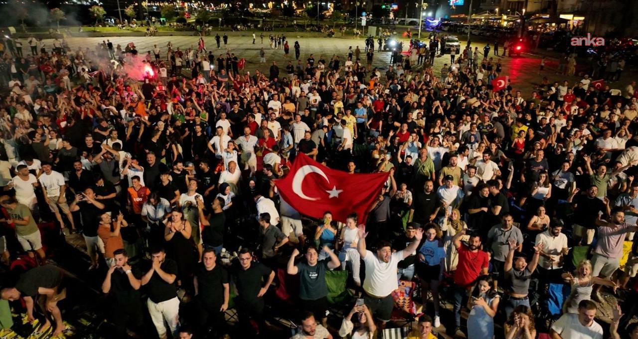 İzmir'de dev ekranda final heyecanı yaşanacak