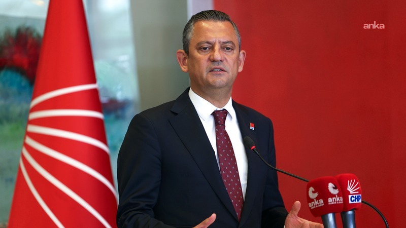 Özgür Özel: "Sakarya Zaferi’nin 104. yıl dönümünde başta Gazi Mustafa Kemal Atatürk olmak üzere tüm kahramanlarımızı saygı ve minnetle anıyorum"