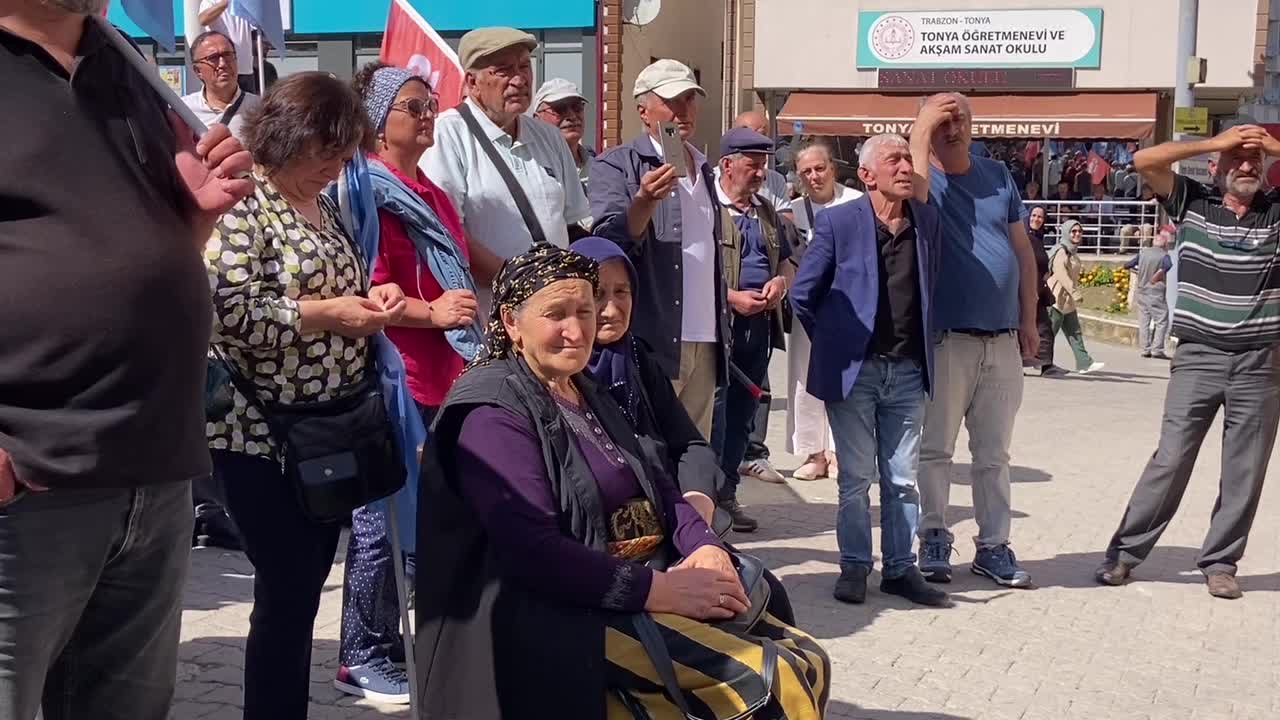 SOL Parti MYK Üyesi Alper Taş Trabzon'da: "Seçimde sandıkta alamadığınız İstanbul'u şimdi hileyle hurdayla almaya çalışıyorsunuz"