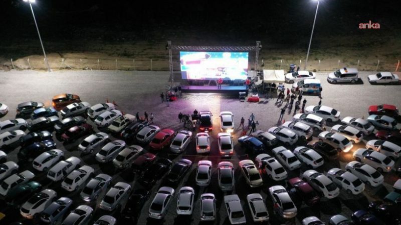 İzmir'de "Yeniden Sinematek Arabada Film Keyfi" başlıyor