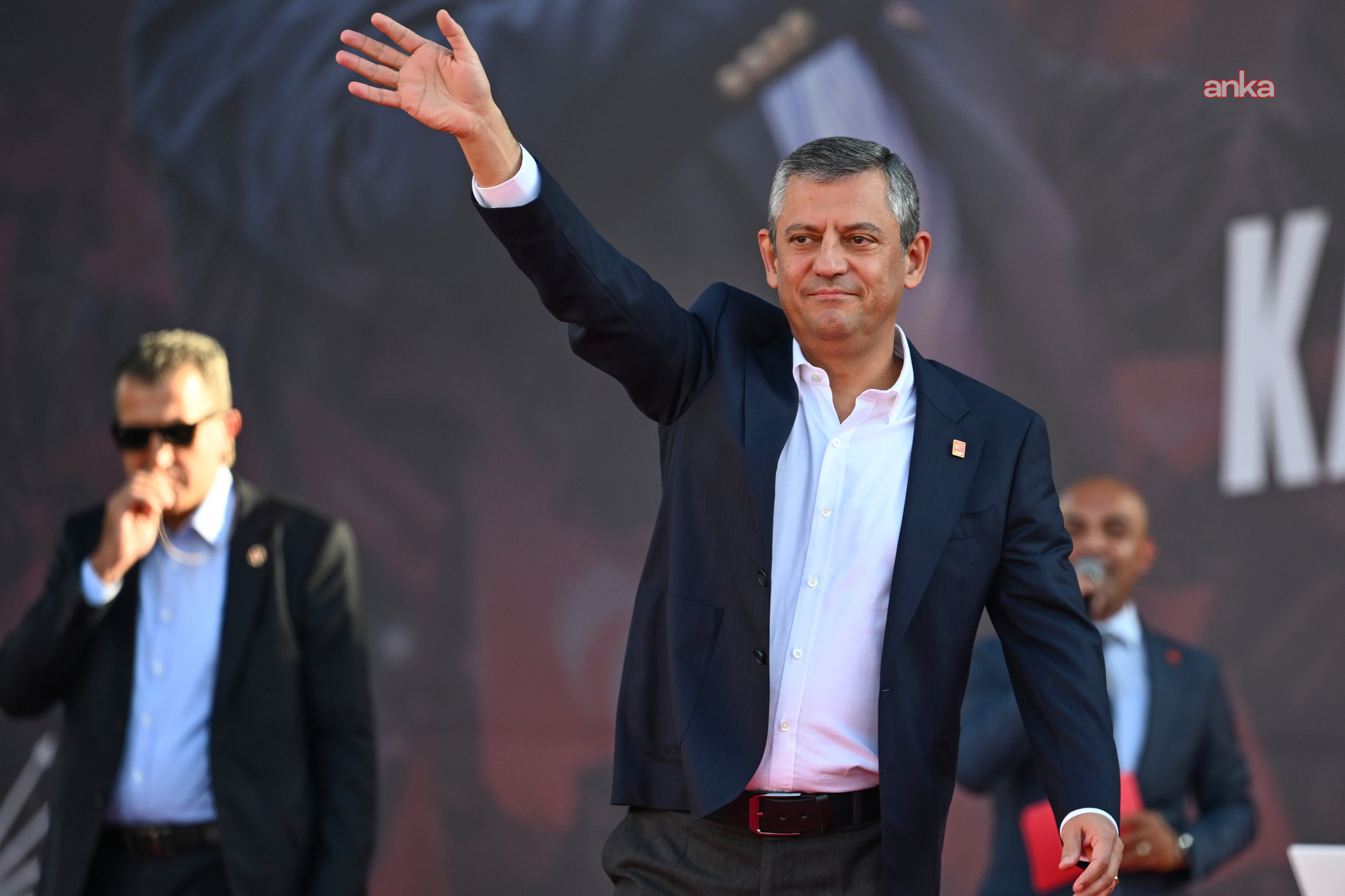Özgür Özel: Avrupa Şampiyonası finalinde, milletimize büyük bir onur yaşatan A Milli Erkek Basketbol takımımızı ve teknik ekibi tebrik ediyorum