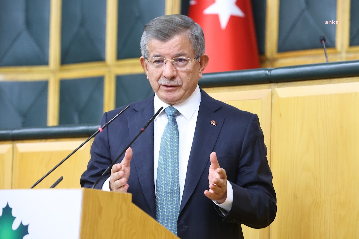 Ahmet Davutoğlu: Avrupa Şampiyonası’nda ikincilik kürsüsüne çıkan Türkiye Millî Basketbol Takımımızı yürekten tebrik ediyorum