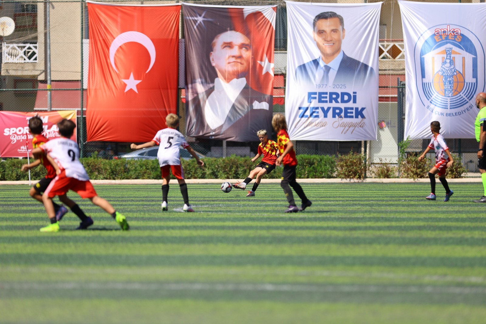 Efes Selçuk’ta Ferdi Zeyrek anısına futbol müsabakası düzenlendi