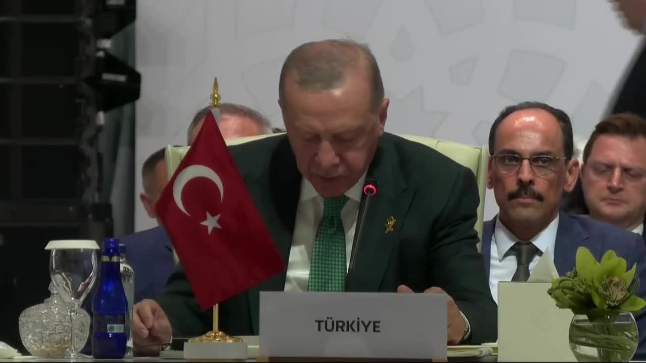 Cumhurbaşkanı Erdoğan: İslam ülkeleri savunma sanayiide kendi kendine yetebilmeli