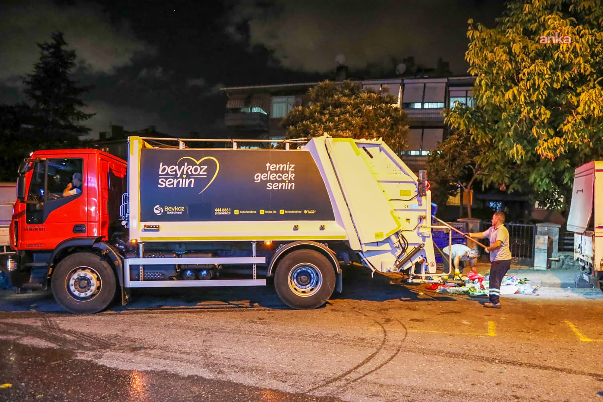 Beykoz’da semt pazarlarının ardından sokaklar da baştan sona temizleniyor