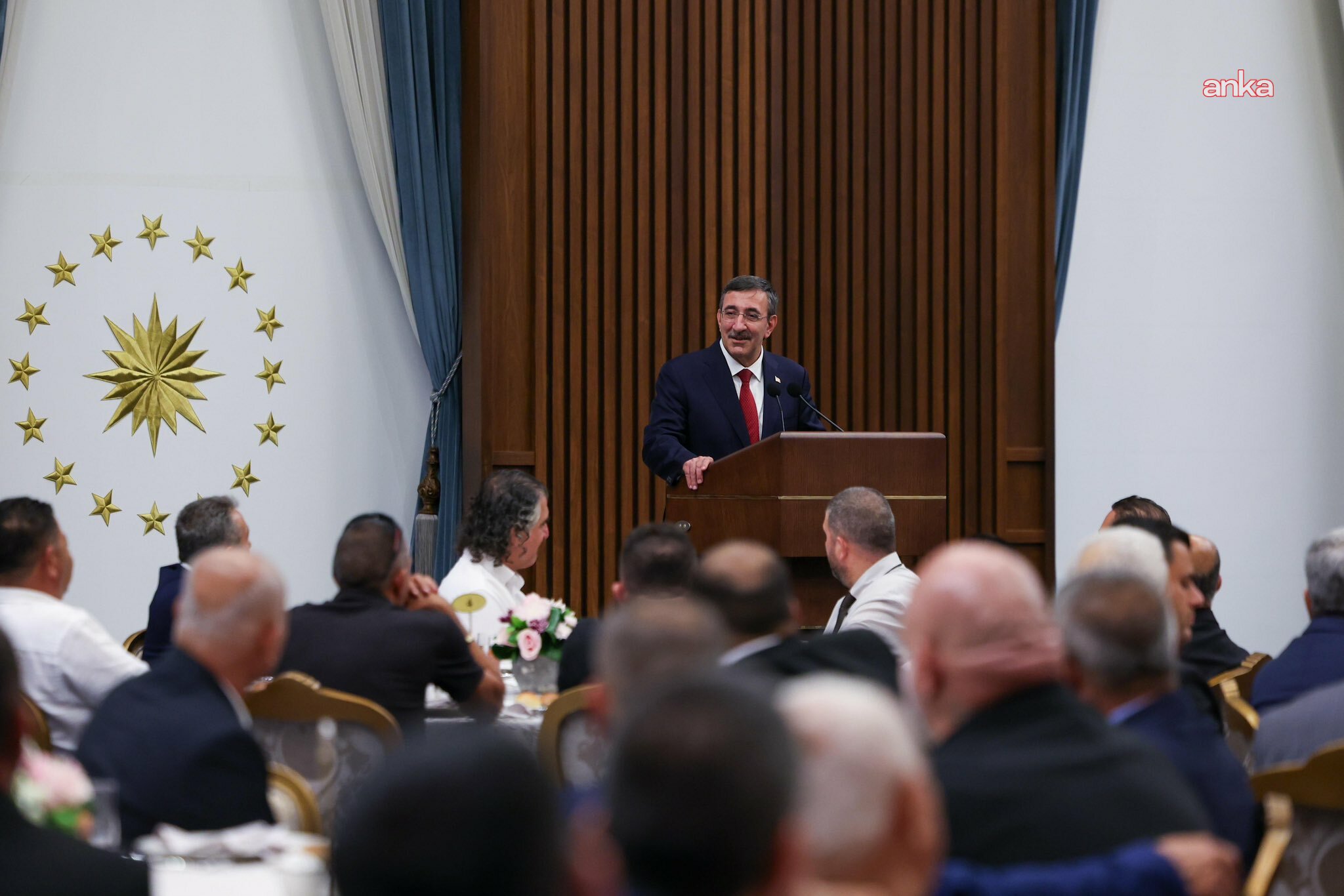 Cumhurbaşkanı Yardımcısı Yılmaz, KKTC'den gelen muhtarları ağırladı