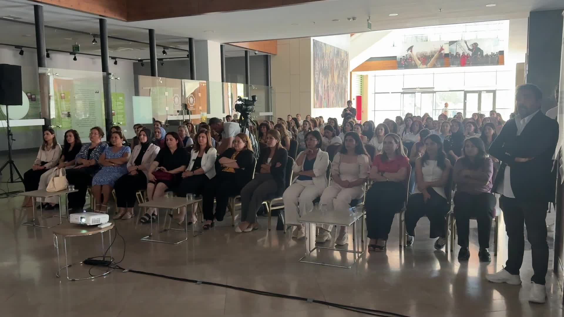 Diyarbakır’da kayyumun kapattığı “Alo Şiddet Hattı” yeniden açıldı... Eş Başkan Küçük: “Bize 10 yılımızı kaybettiren anlayışa karşı bugün yine buradayız"