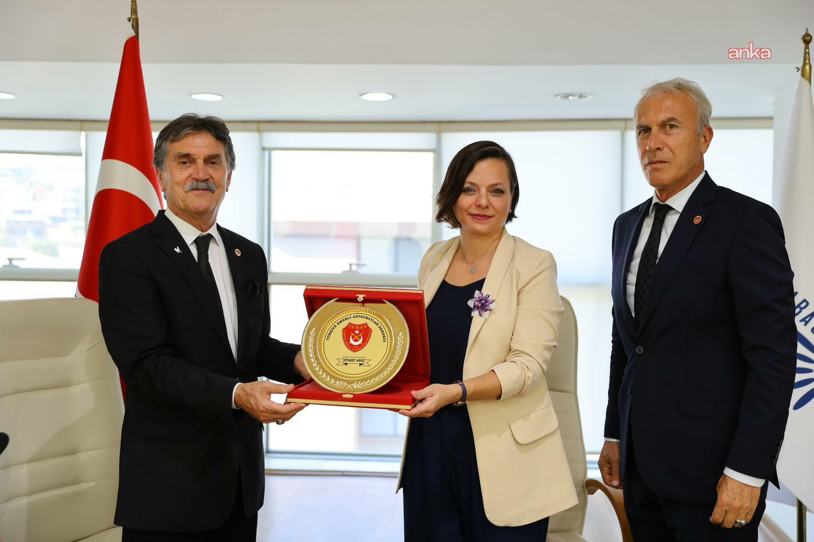 TEMAD’dan Başkan Helil Kınay’a Onursal Üyelik Beratı