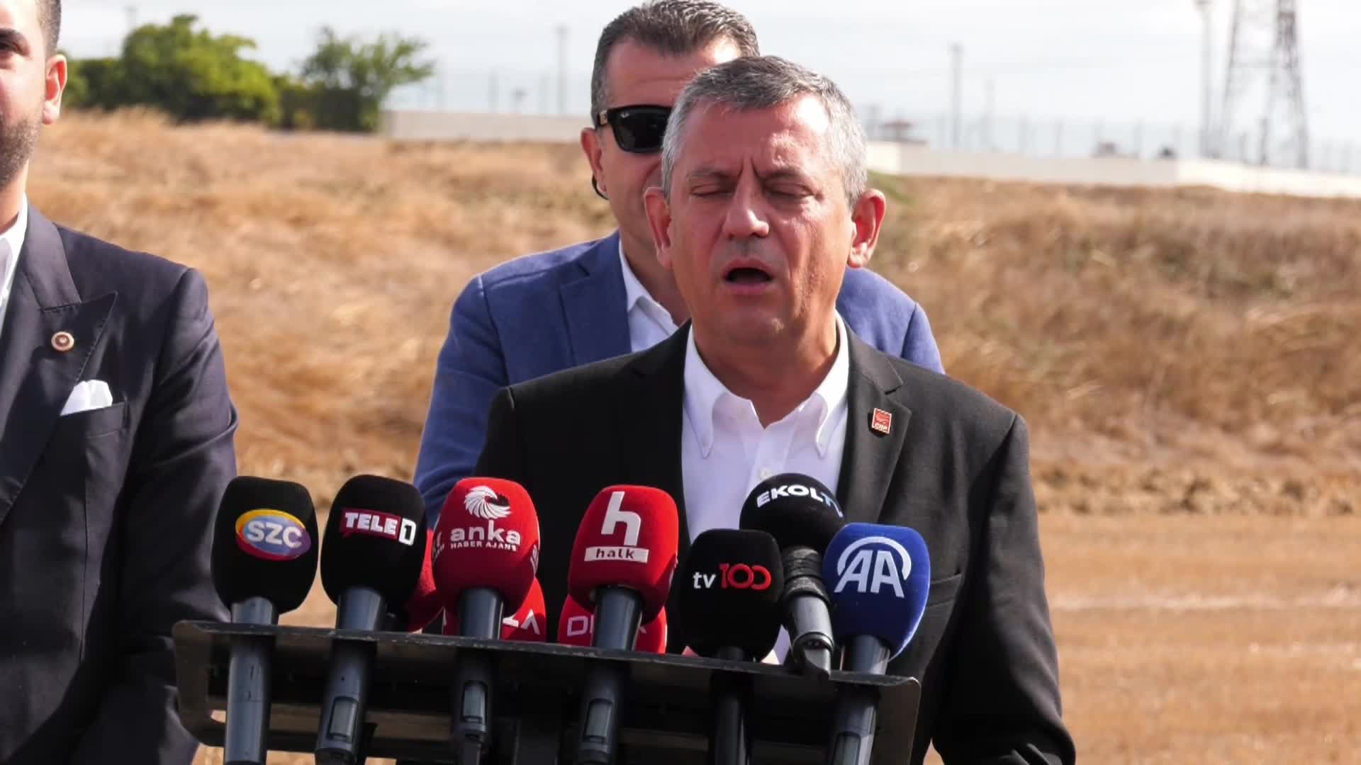 Özgür Özel’den kurultay davasına erteleme değerlendirmesi: “Yıkmayan rüzgar güçlendiriyor. Parti bir bütün halinde”