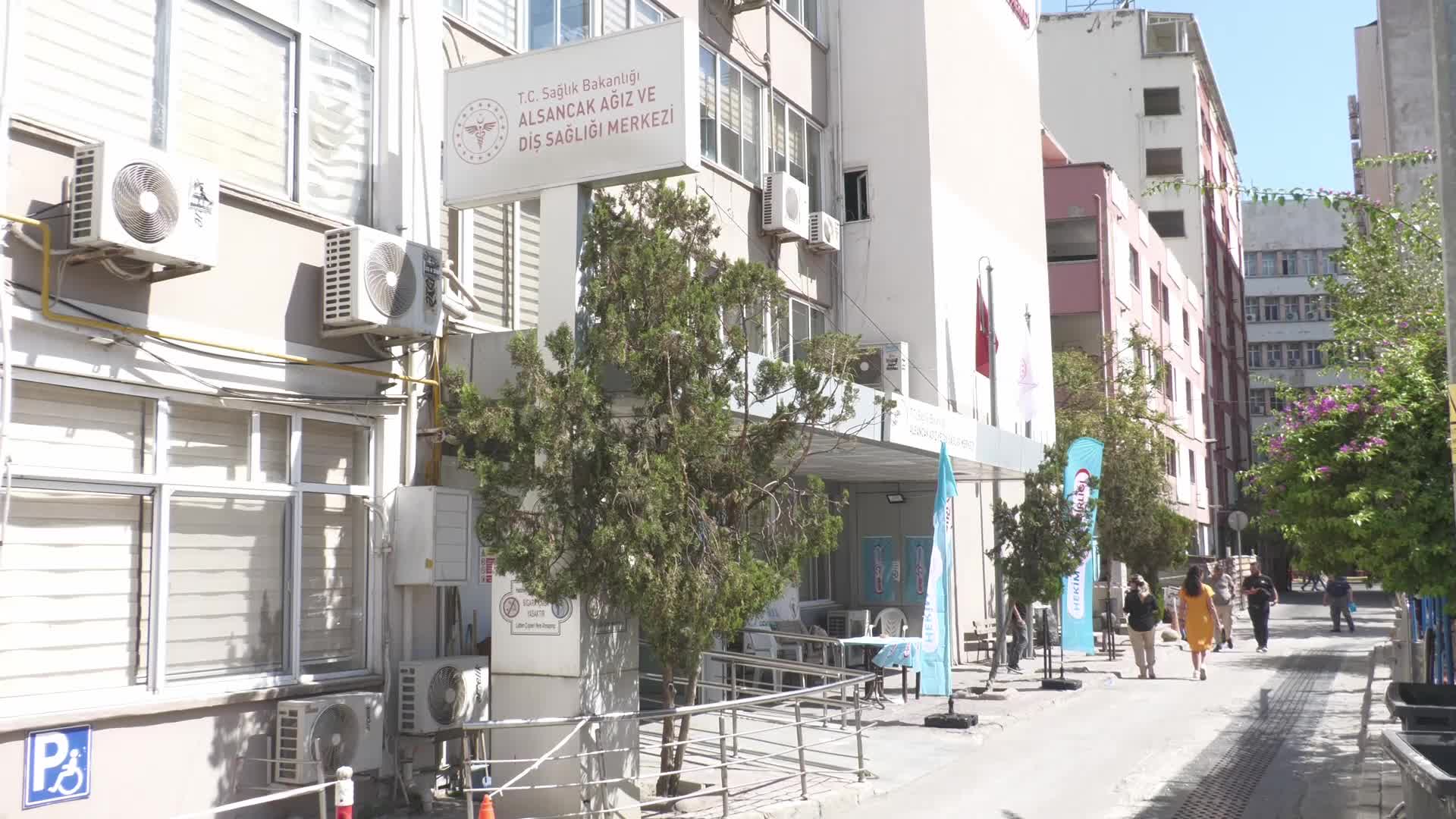İzmir'de görevi başındaki hekime fiziki saldırı... Hekim Birliği Sendikası: "Hekim güvenliğinin sağlanmadığı yerde sağlık hizmeti sürdürülemez"