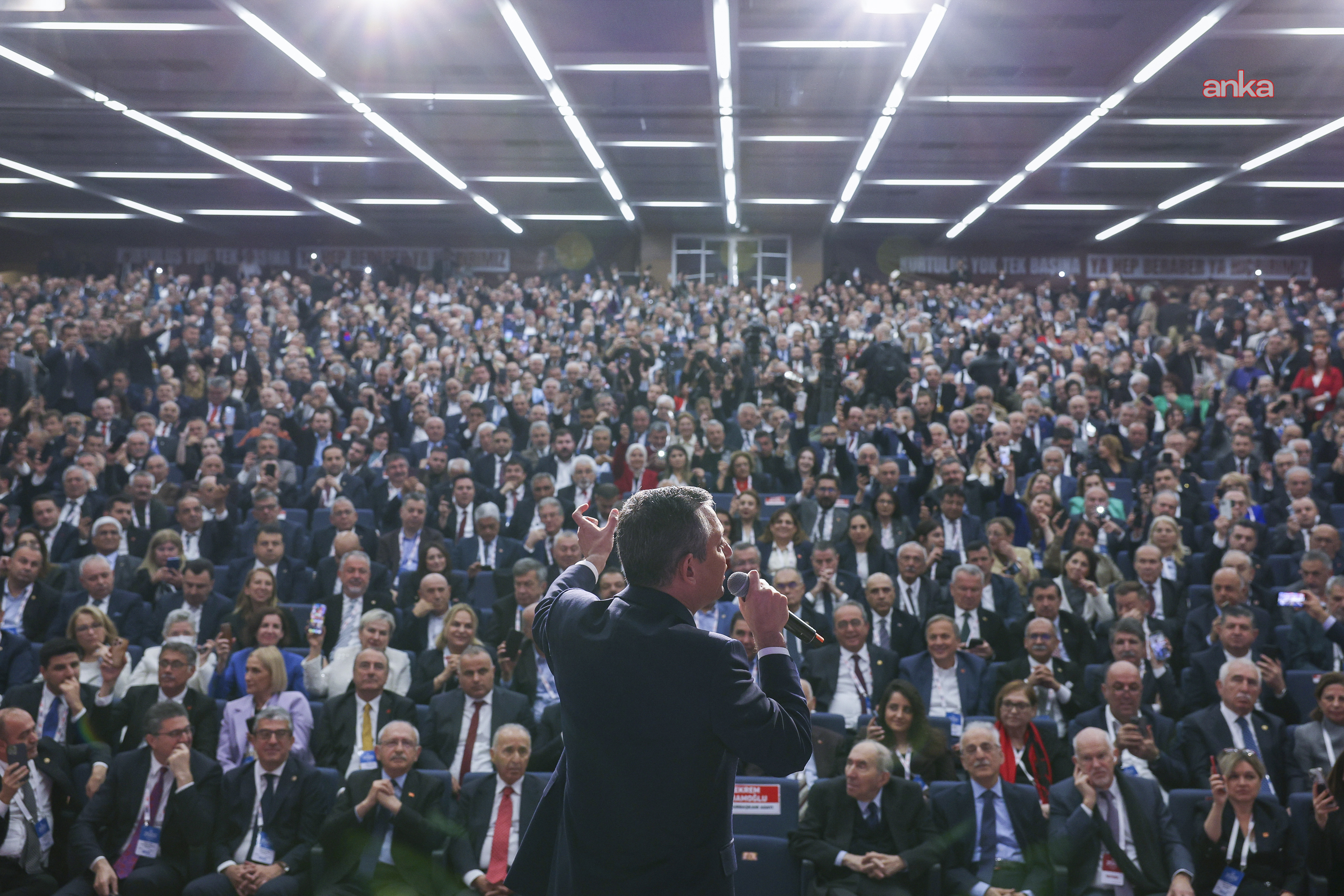 CHP, “Darbeye ve Kayyıma Hayır” sloganıyla 22’nci Olağanüstü Kurultay’a gidiyor