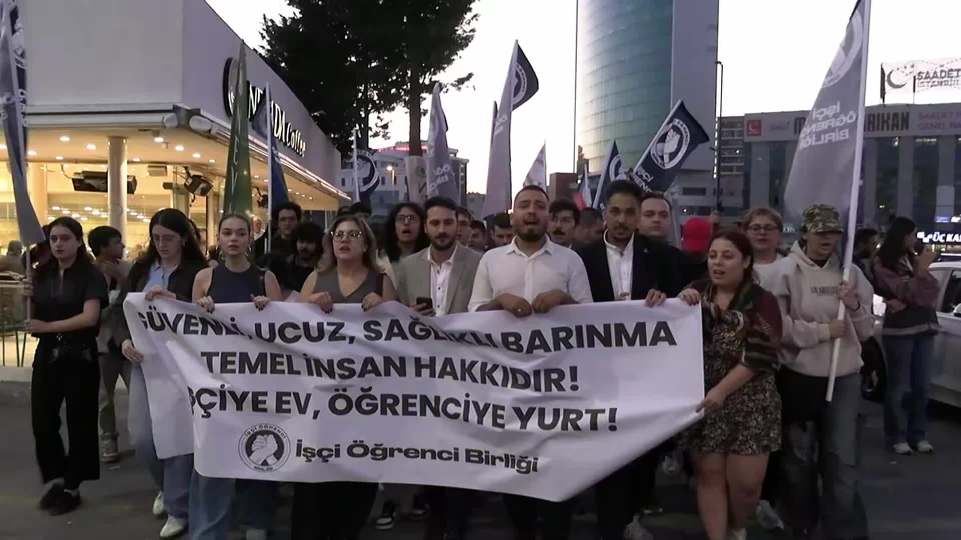 Cevizlibağ’daki KYK Kız Öğrenci Yurdu önünde eylem... “Özel hayatımıza saldıranlar ve yöneticiler en ağır cezaları almalıdır”