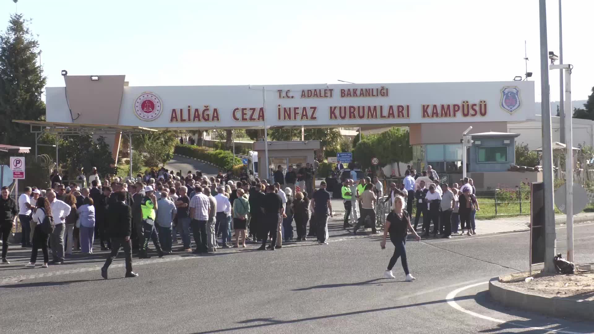 İzmir’de kooperatif davası… CHP Genel Başkanı Özel, cezaevinde