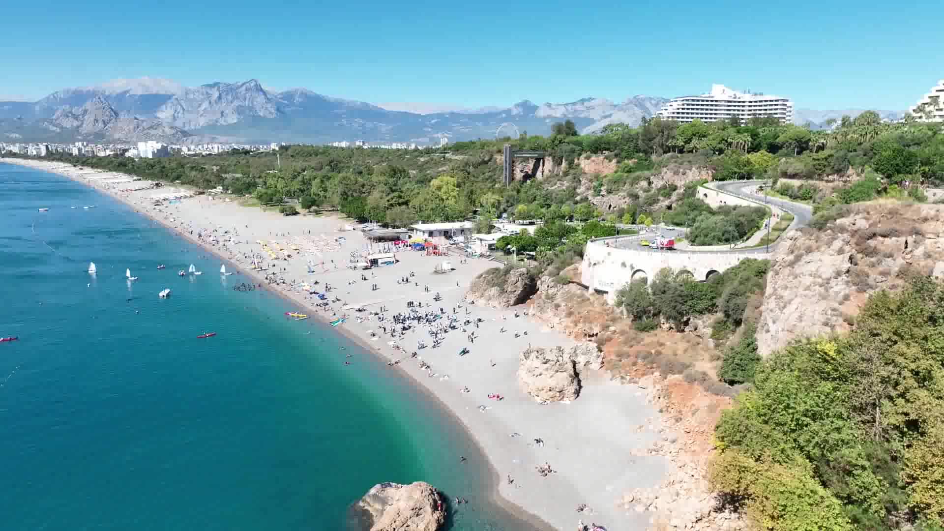 Antalya Büyükşehir Belediye Başkan Vekili Özdemir, kıyı temizliğine destek verdi