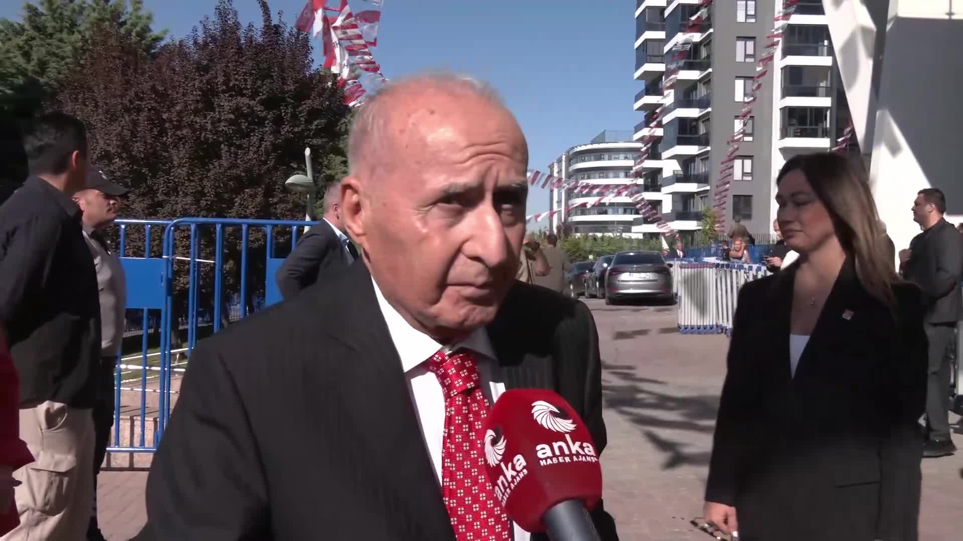 CHP'nin 22'nci Olağanüstü Kurultayı... Hikmet Çetin: "Yargı yanlışlıkları yapılıyor, bizim eski genel başkanımız yanlışlıklar yapıyor"