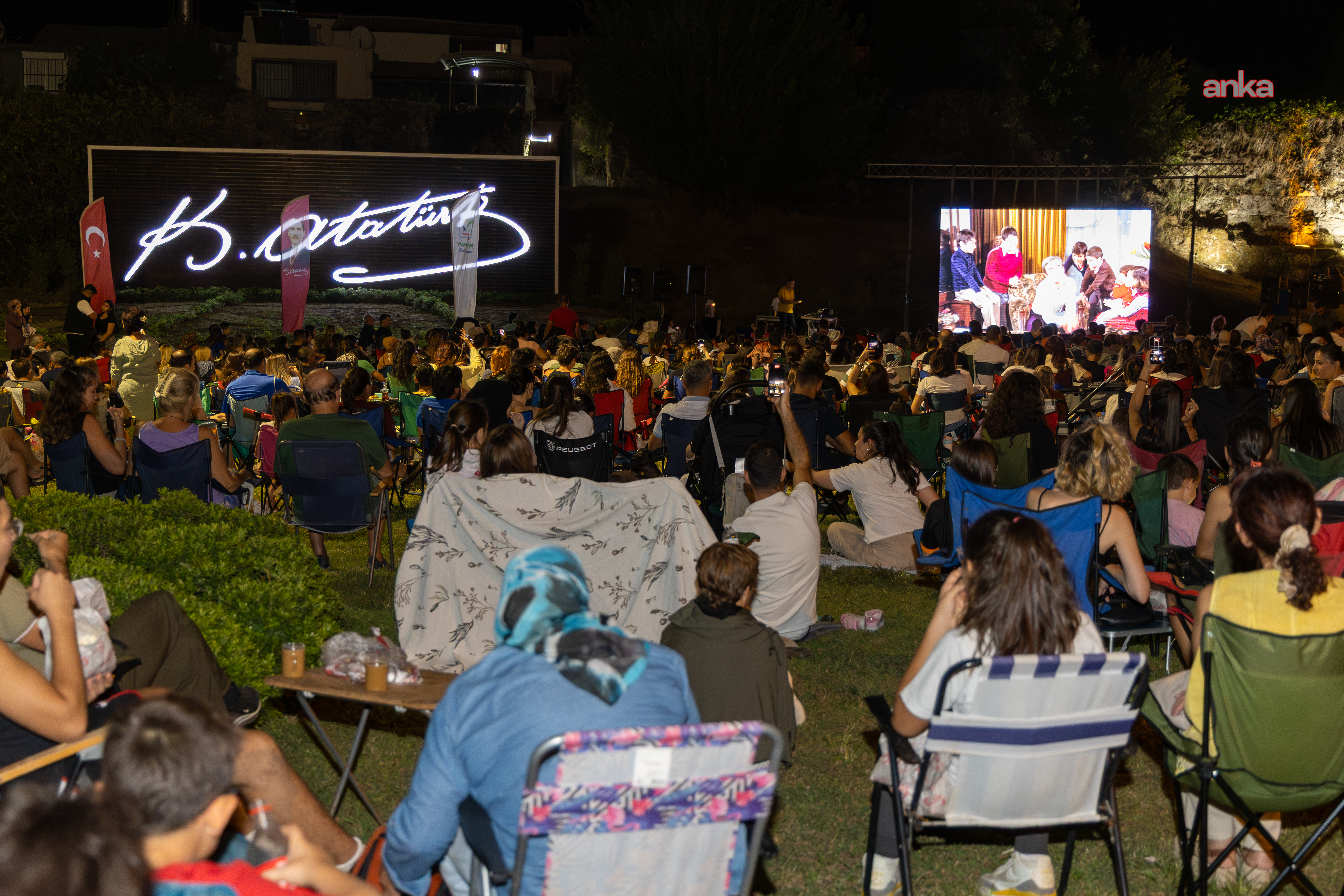 “Neşeli Günler” filmi, Manavgat Zindan Kalesi’nde vatandaşlarla buluştu
