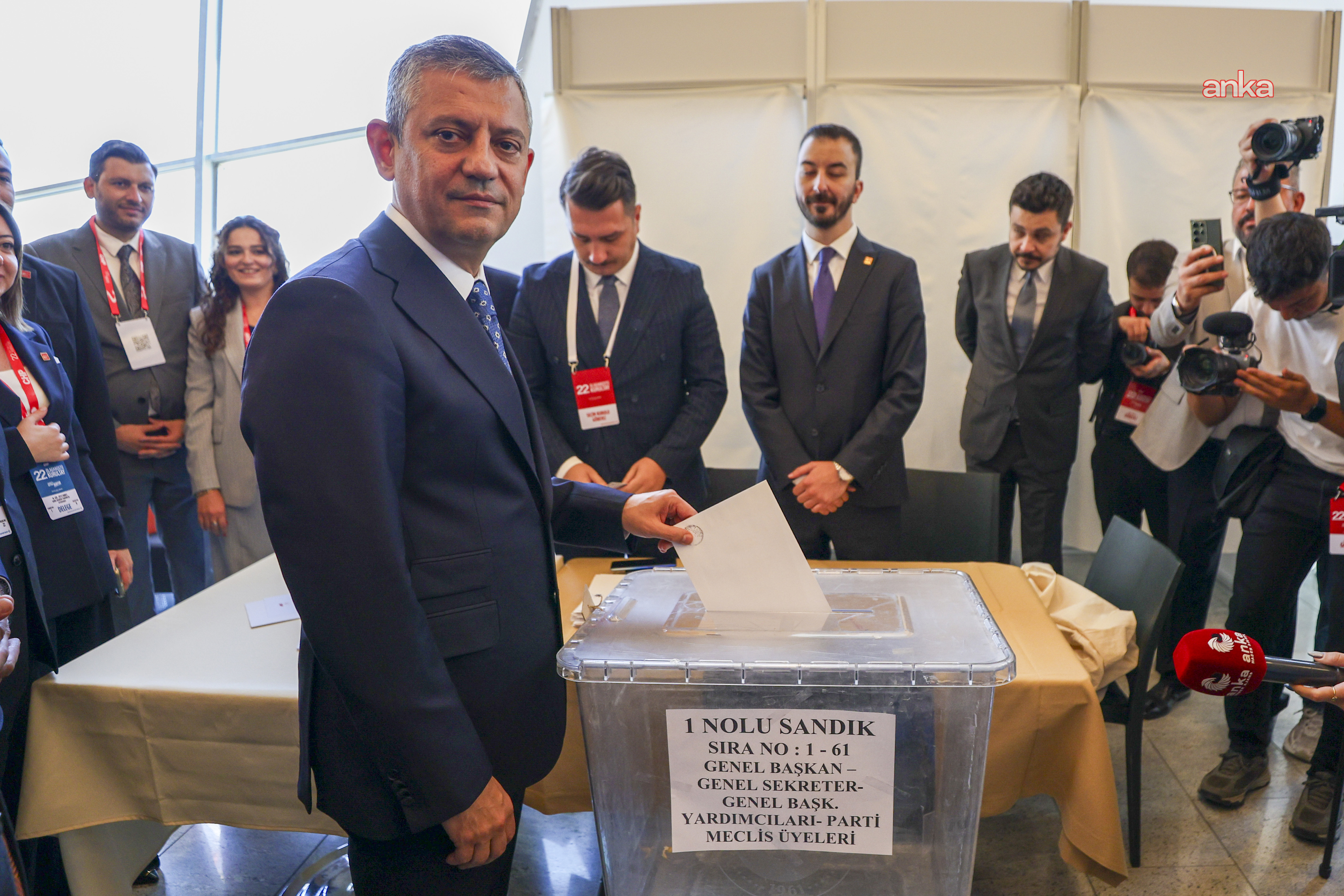 CHP'nin 22'nci Olağanüstü Kurultayı... Özel oy kullandı: "Erdoğan, darbe karşısındaki iradeyi kendi şahsına duyulan sonsuz bir bağlılık gibi anlamış"