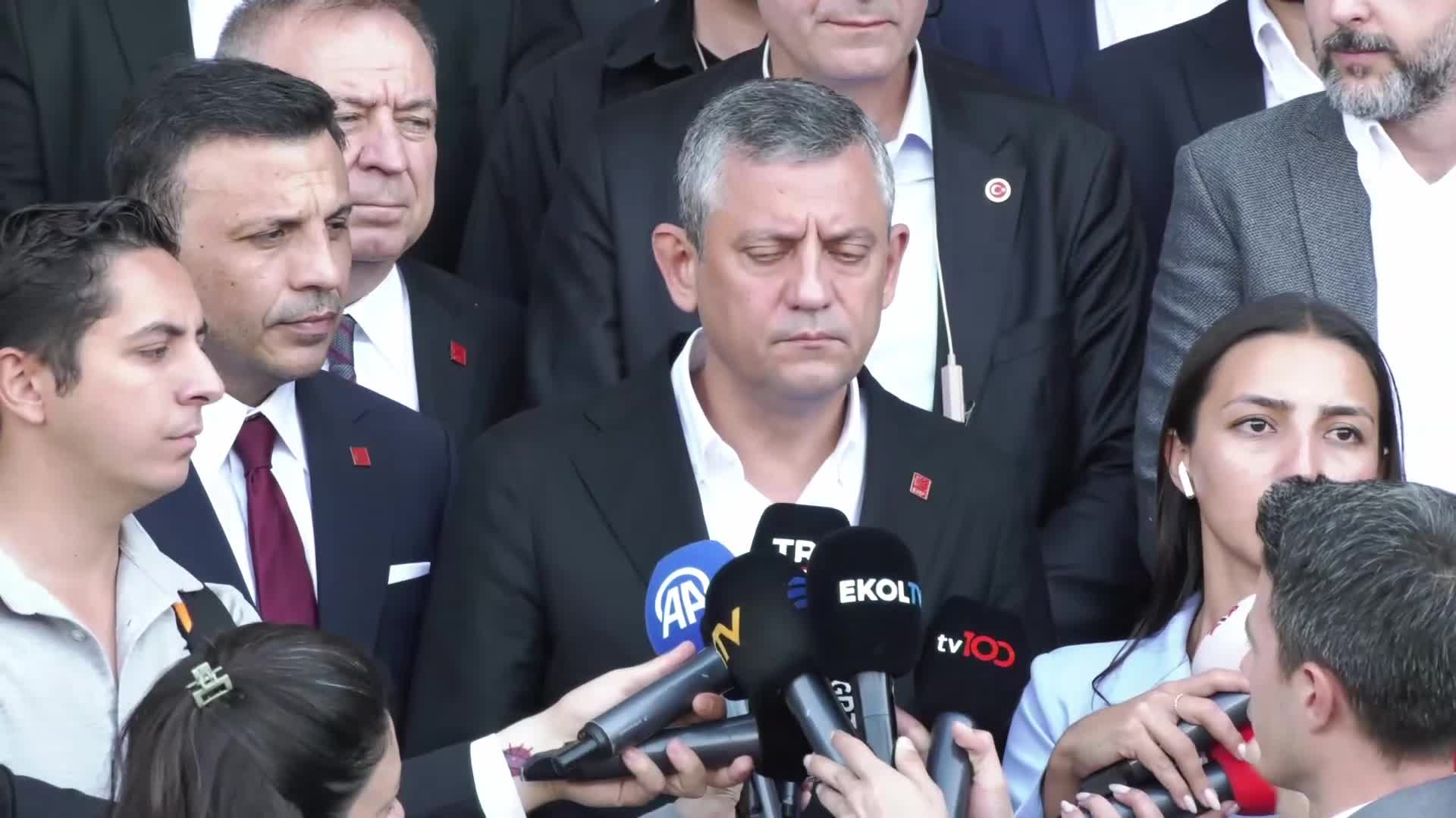 Özgür Özel: “Trump, ‘Filistin’le ilgili Erdoğan’ın rahatsızlıklarını konuşacağız’ deseydi Erdoğan’ı Amerika’ya uğurlamaya giderdim havaalanına”