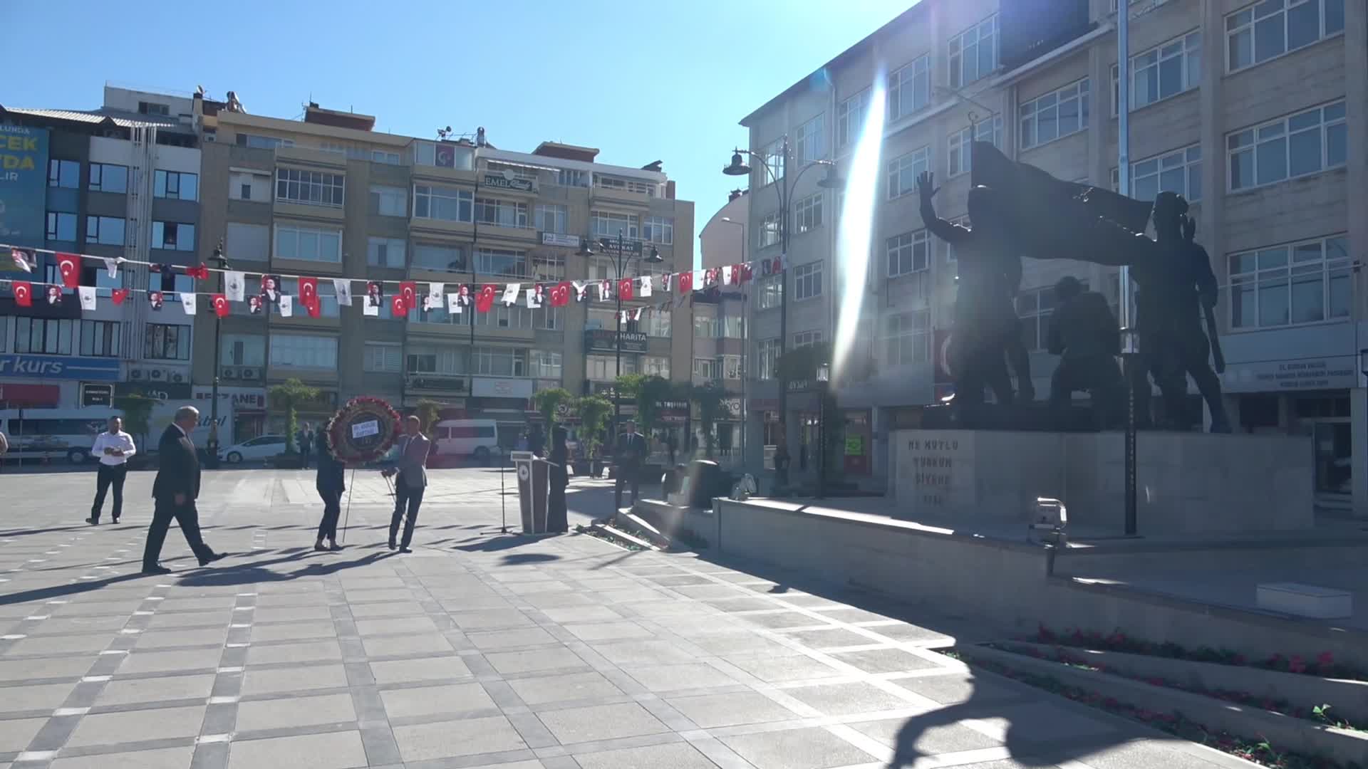 Burdur’da 76 yaşındaki berber "Yılın Ahisi" seçildi: “Bir yumurtaya saç tıraşı yapıyorduk”
